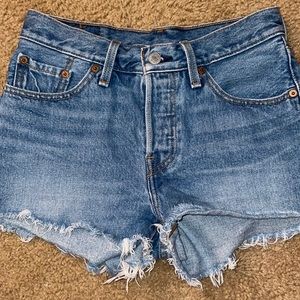 Cut off denim Levi shorts